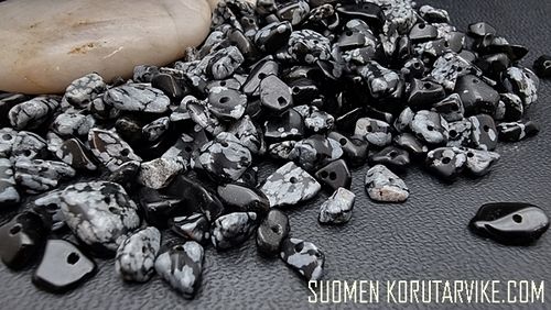 Kivisiruhelmi 5-8mm Lumihiutale-Obsidiaani 25g